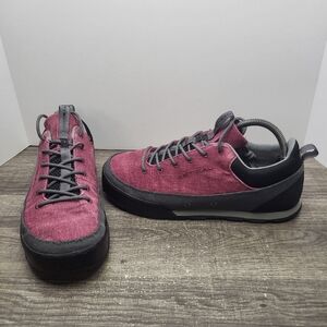 Astral Rambler Women’s Size 10 Maroon and Black Outdoor Shoes Hiking